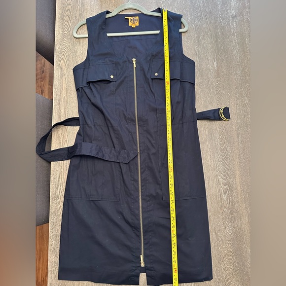 LIKE NEW TORY BURCH SLEEVELESS SAFARI BELTED NAVY DRESS - Size 10 - Picture 8 of 9